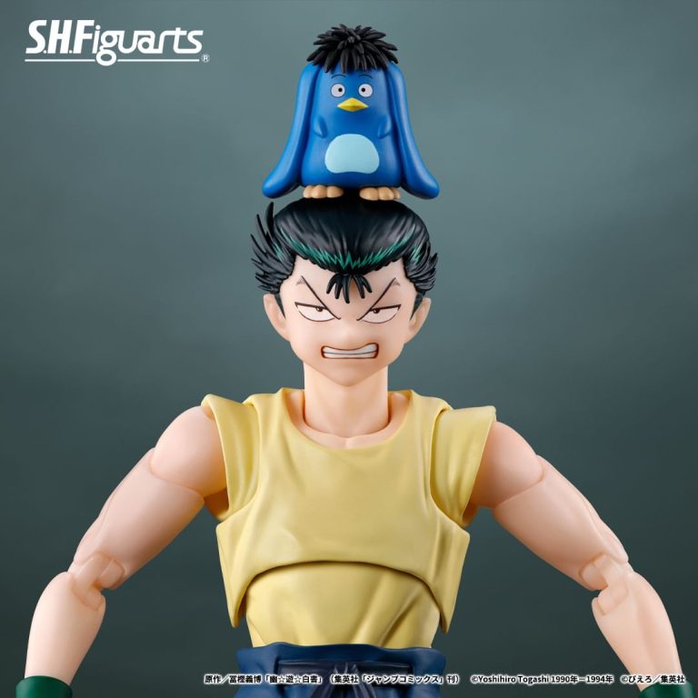 The SHFiguarts Yusuke Urameshi figure with Puu sitting on his head